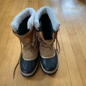 Sorel Caribou boots in great condition